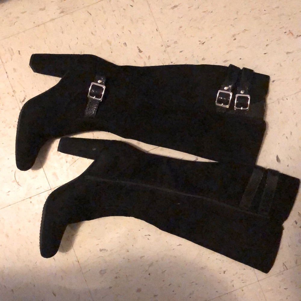 Super cute faux suede boots